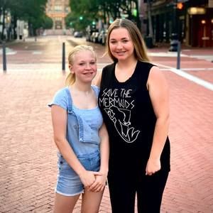 Meet your Posher, Chloe